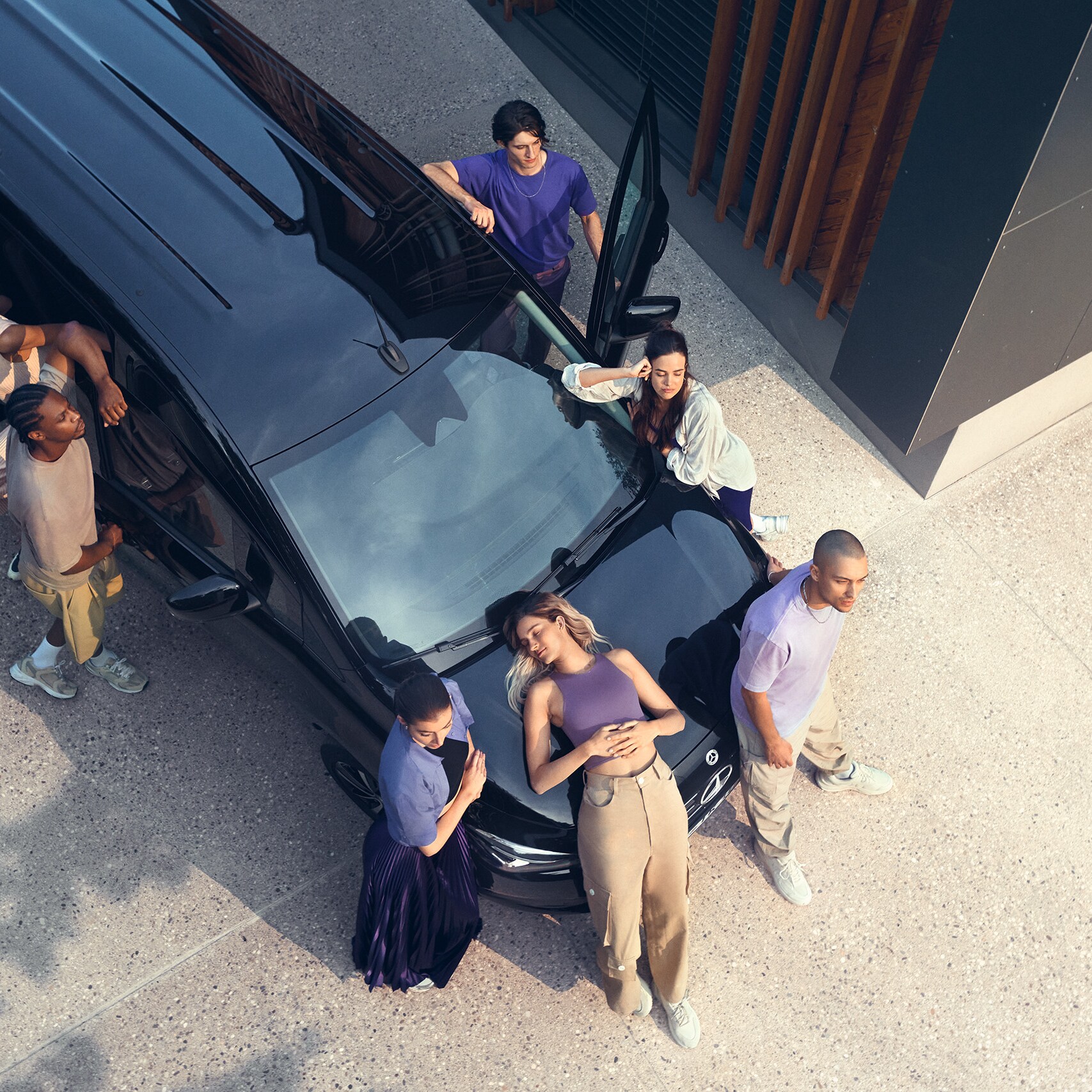 Découvrez les utilitaires 7 et 8 places Mercedes-Benz pour le transport de passagers : Sprinter Tourer, Vito, eSprinter, eVito, EQV, EQT, Classe V ou Classe T. 