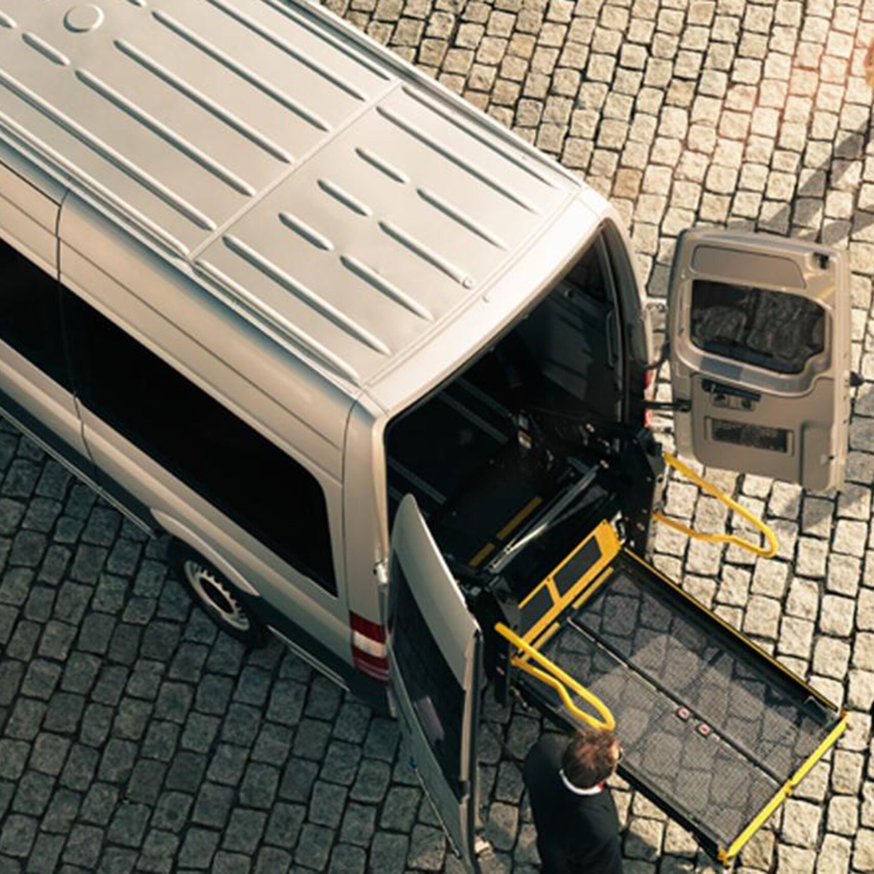 Een rolstoelbus van Mercedes-Benz