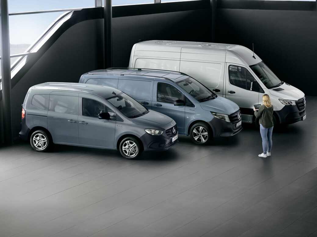 Un Mercedes-Benz Sprinter Fourgon est en cours de chargement.