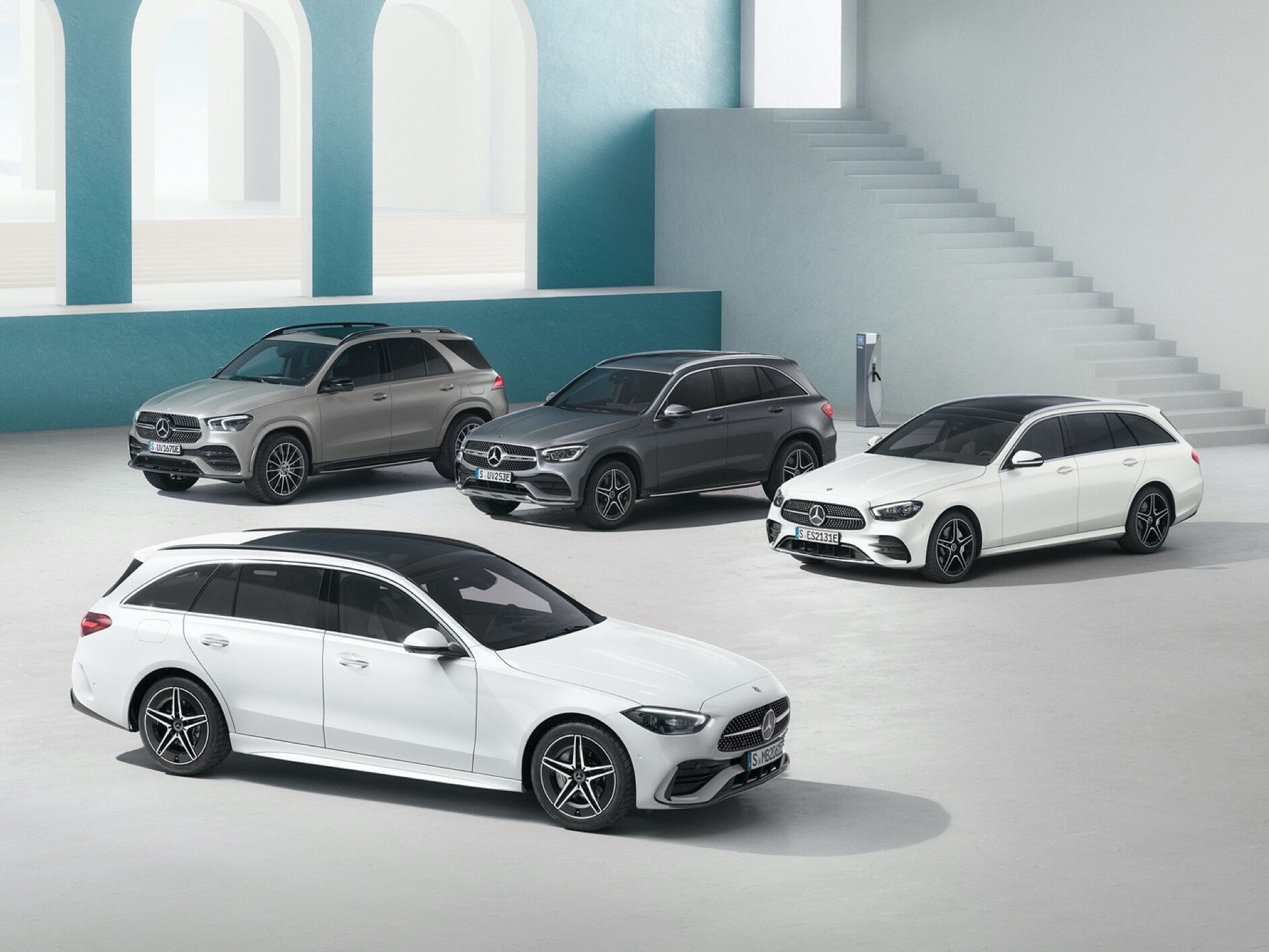 Différents modèles de véhicules Mercedes-Benz sont présentés pour les solutions de système de gestion de flotte.