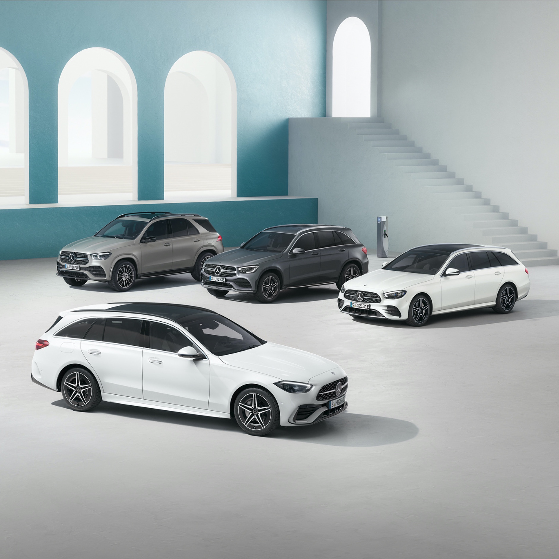 Différents modèles de véhicules Mercedes-Benz sont présentés pour les solutions de système de gestion de flotte. Différents modèles de véhicules Mercedes-Benz sont présentés pour les solutions de système de gestion de flotte.