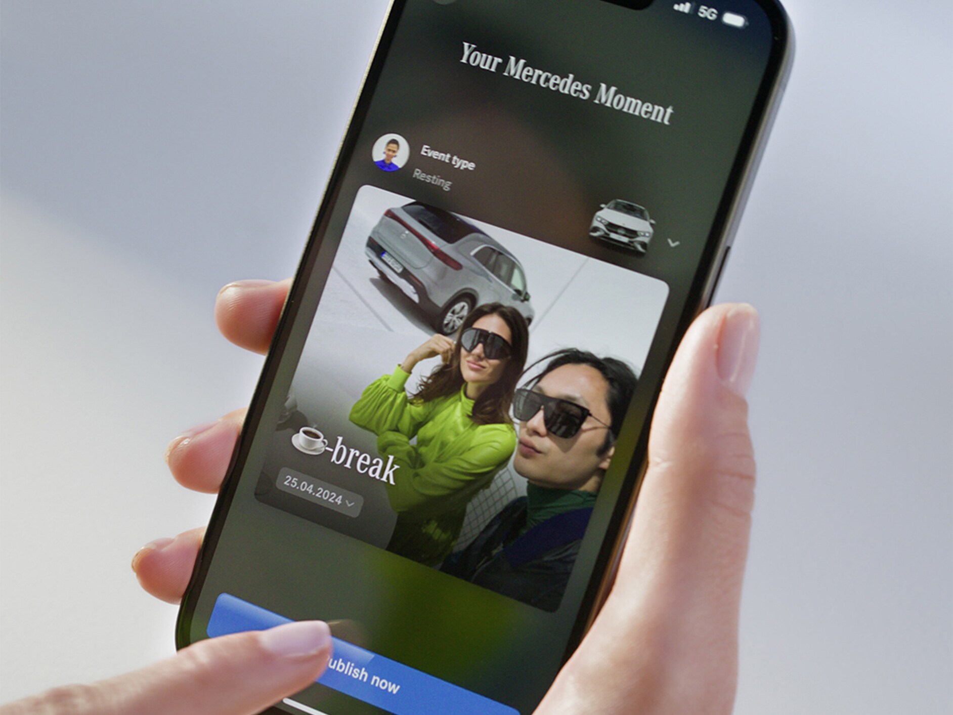 Het scherm van de Mercedes-Benz Stories App.