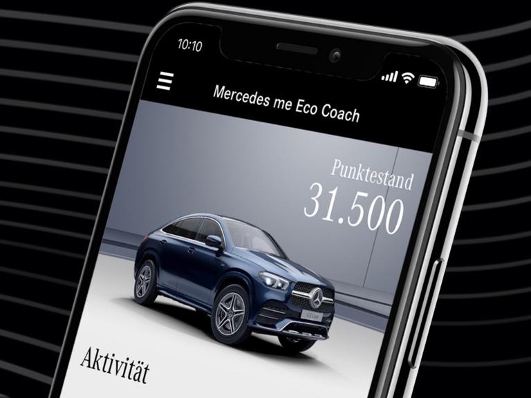 Application Mercedes-Benz Eco Coach | Applications | Mercedes-Benz L'application Mercedes-Benz Eco Coach s'ouvre sur un smartphone et affiche le score obtenu grâce à un style de conduite particulièrement respectueux de l'environnement.