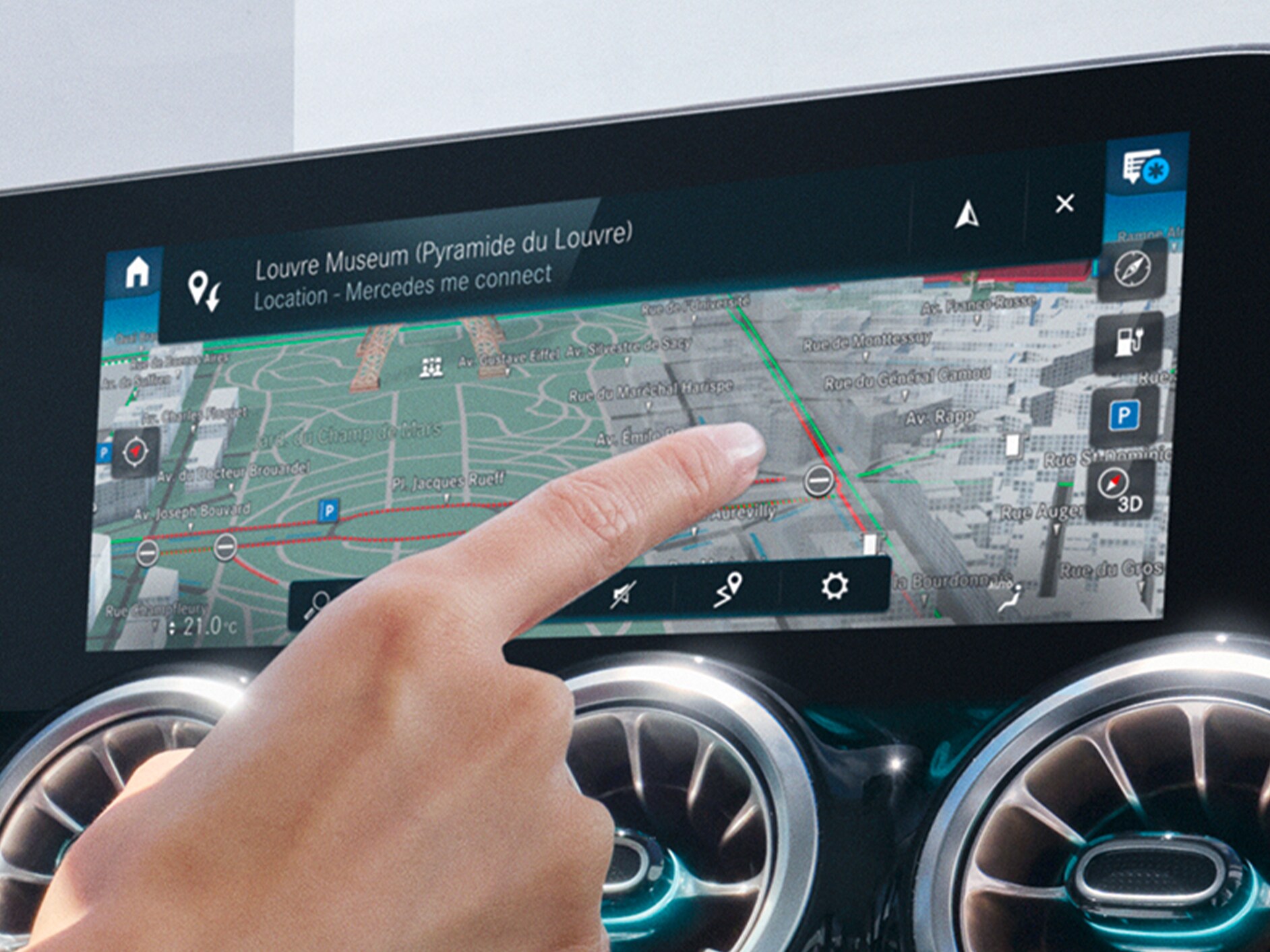 La recherche en ligne fait partie de l'équipement de série des services connectés Mercedes-Benz.