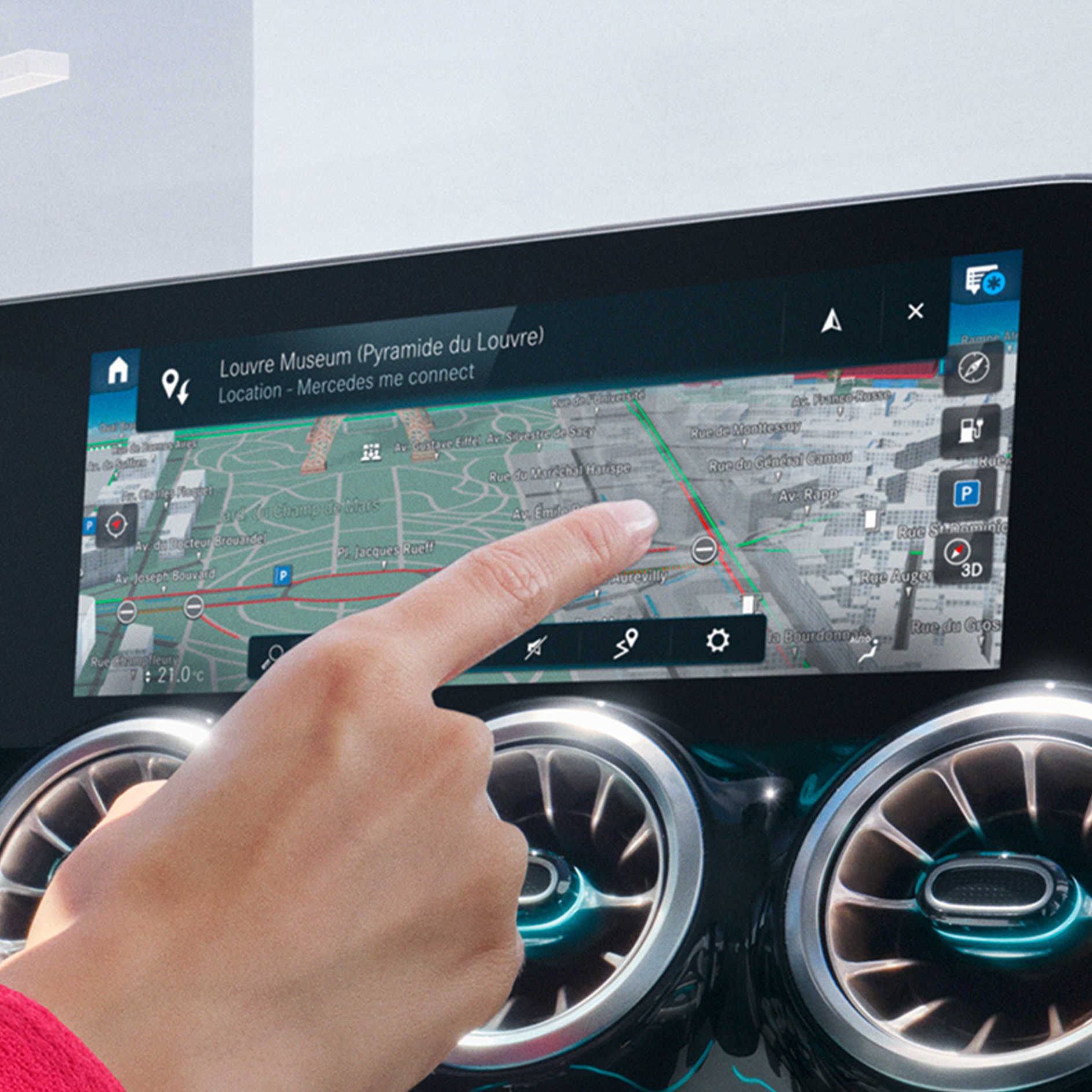 Recherche en ligne | Equipement standard | Mercedes-Benz La recherche en ligne fait partie de l'équipement de série des services connectés Mercedes-Benz.