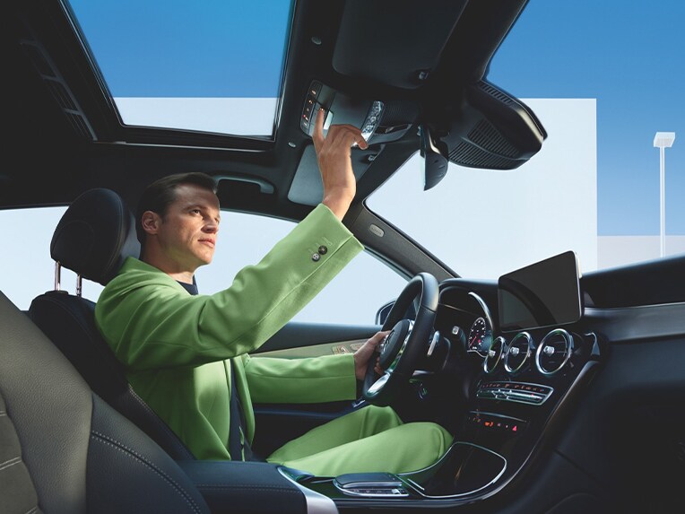 Het Mercedes-Benz noodoproepsysteem als een van de diverse Digitale extra's van Mercedes-Benz.