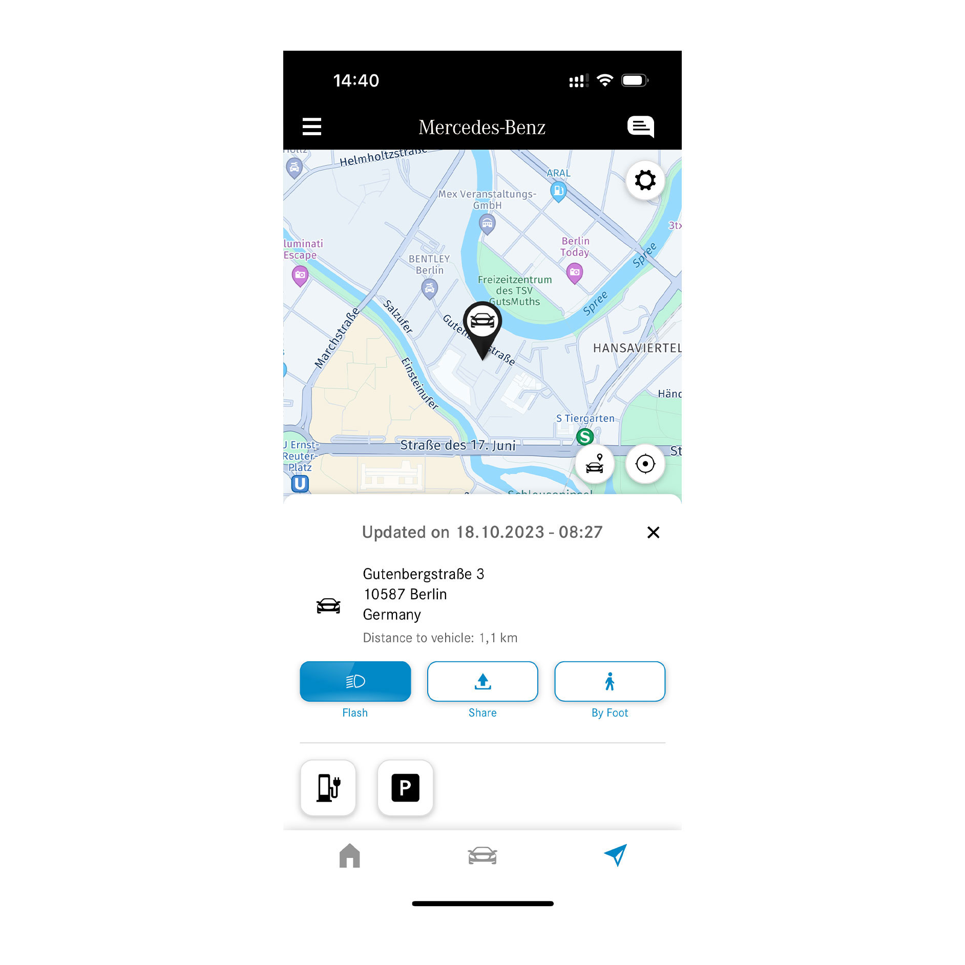 Localiser le véhicule | Remote | Mercedes-Benz L'emplacement du véhicule est affiché dans l'application Mercedes-Benz sur un smartphone.
