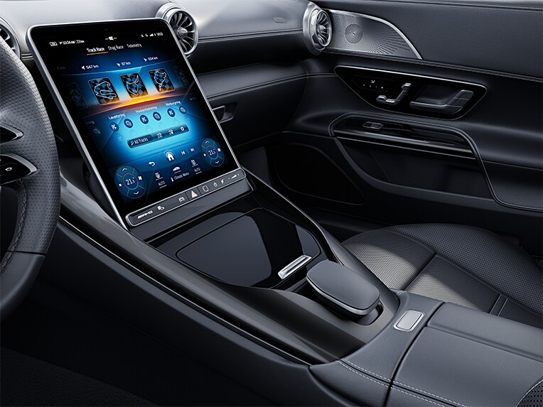 MANUFAKTUR-sierdelen in zwart chroom in de Mercedes-AMG GT Coupé.
