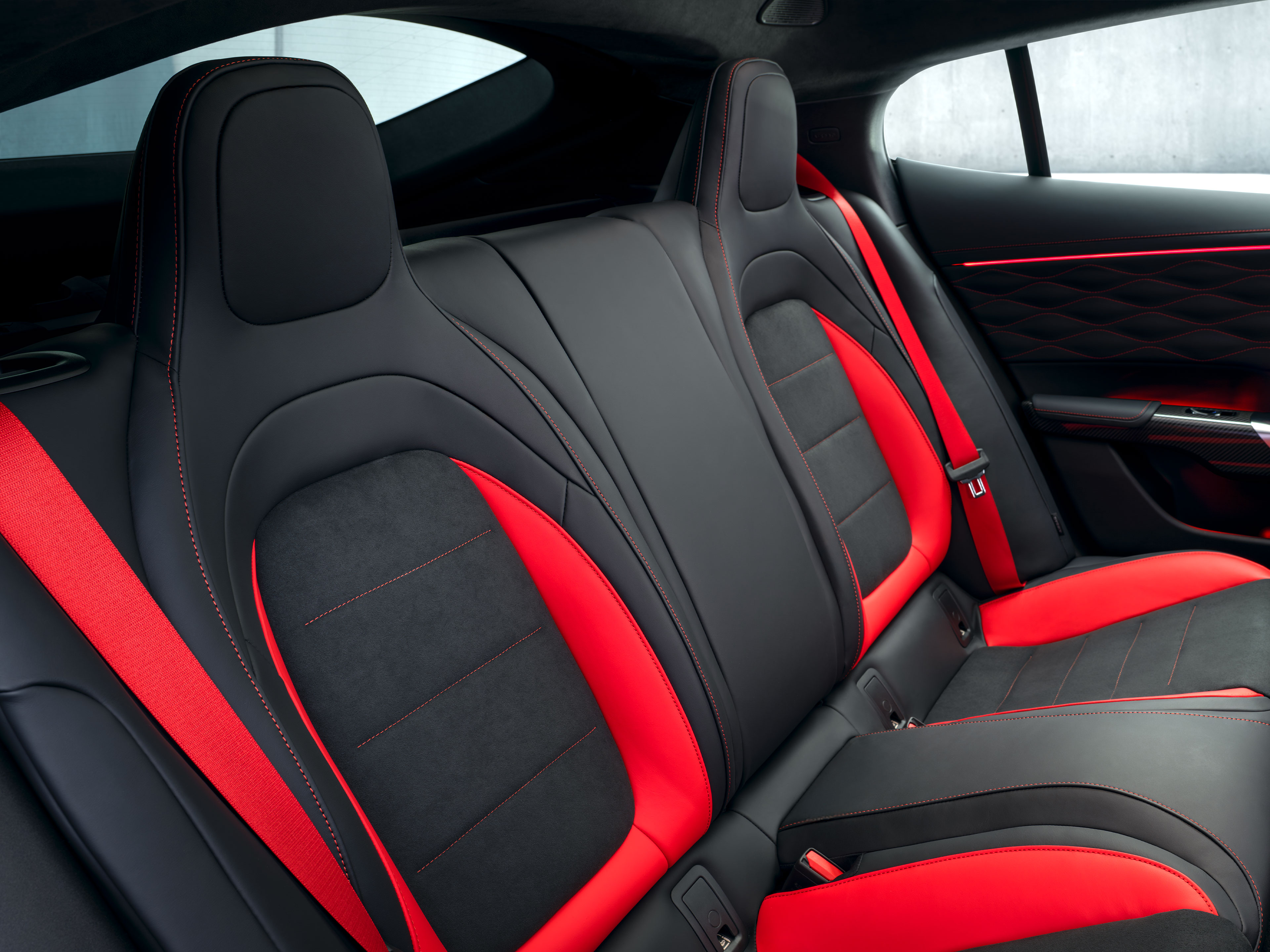 Confort des sièges arrière | GT Coupé 4-portes | Mercedes-AMG Confort des sièges arrière dans le nouveau GT Coupé 4-portes de Mercedes-AMG.