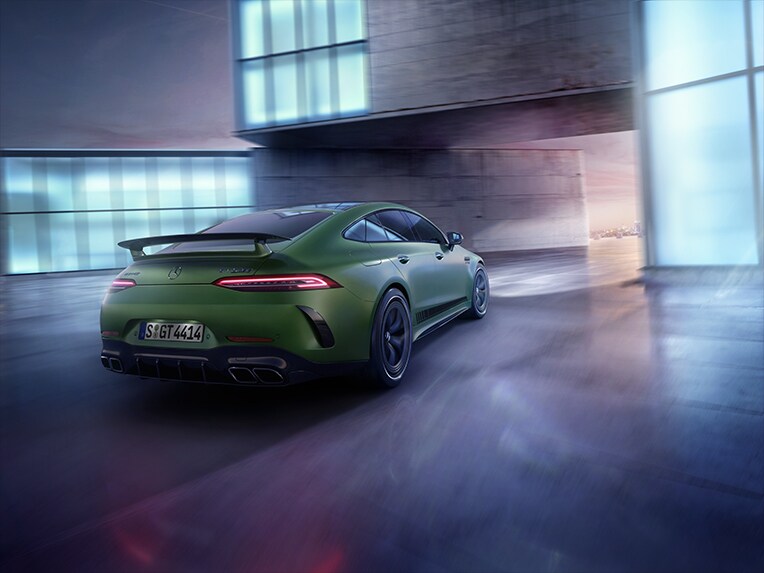 La Mercedes-AMG GT Coupé 4 portes dans une vue arrière.