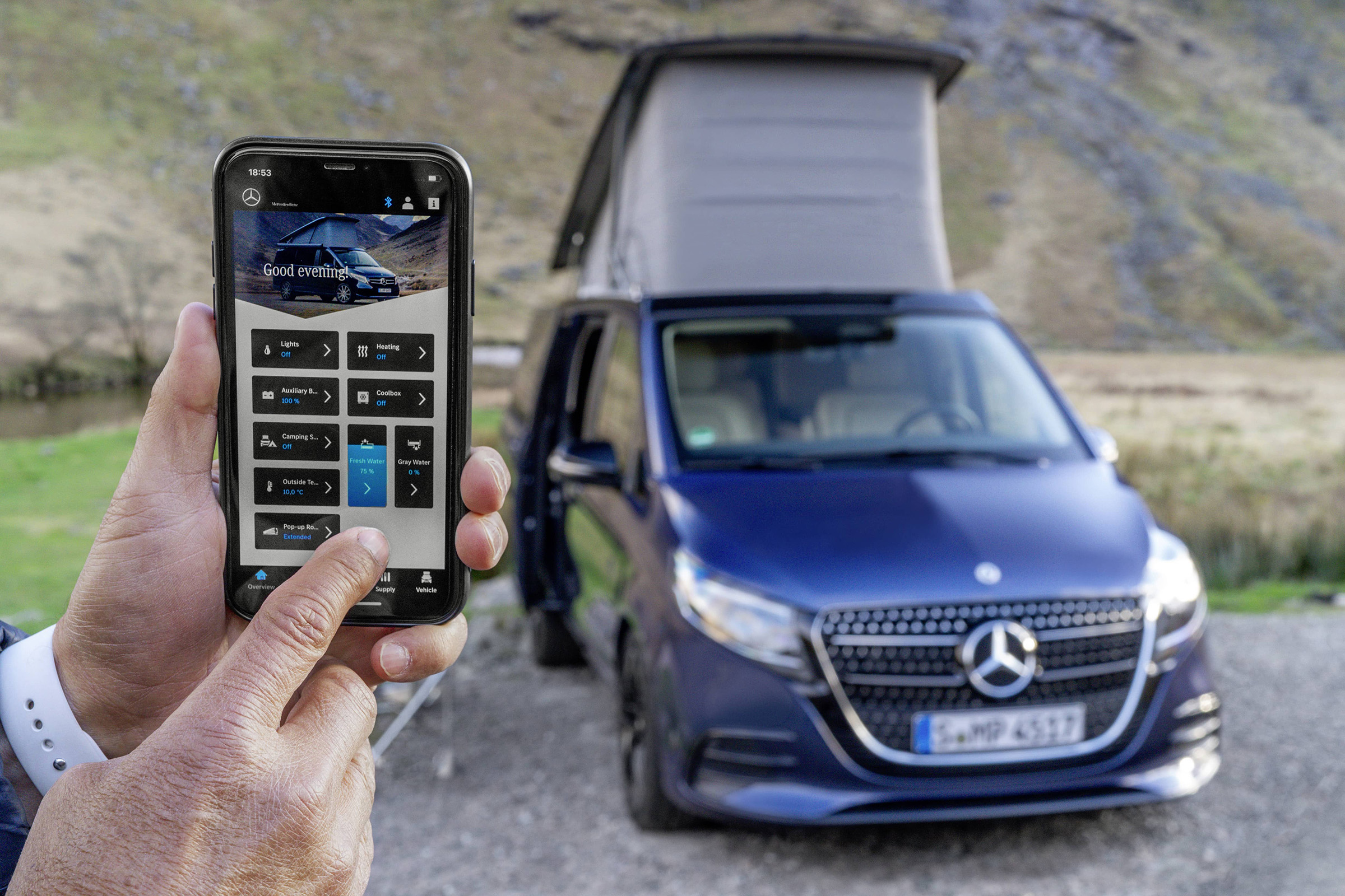 Mercedes-Benz Advanced Control | Marco Polo World | Mercedes-Benz Met Mercedes-Benz Advanced Control (MBAC) kunt u belangrijke functies van de camper, zoals de verwarming, de verlichting en het hefdak, op afstand bedienen via uw smartphone.