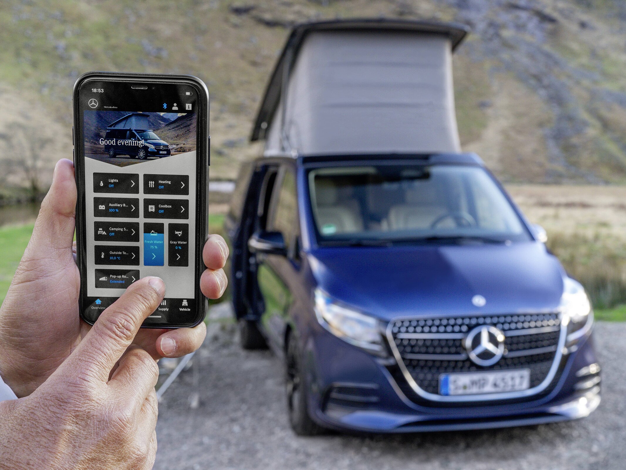Le système Mercedes-Benz Advanced Control (MBAC) vous permet de commander à distance, depuis votre smartphone, les principales fonctions de votre camping-car telles que le chauffage, l'éclairage et le toit relevable.