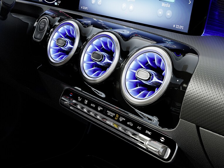 Automatische airconditioning THERMOTRONIC in de Mercedes-Benz CLA Coupé.