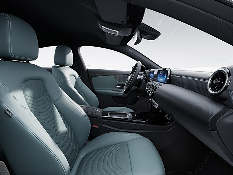 Interieur van de Mercedes-Benz CLA Coupé met uitrustingslijn Progressive.