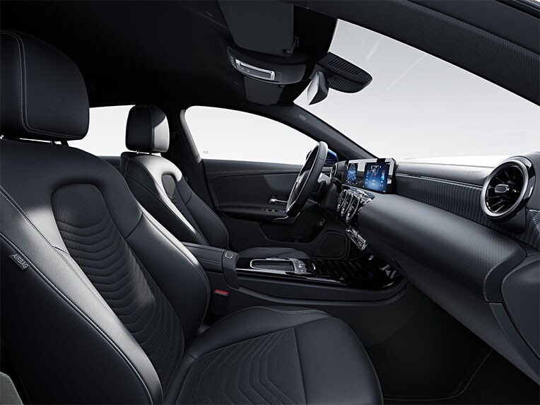 La Mercedes-Benz CLA Shooting Brake avec ligne d'équipement Progressive dans l'habitacle.