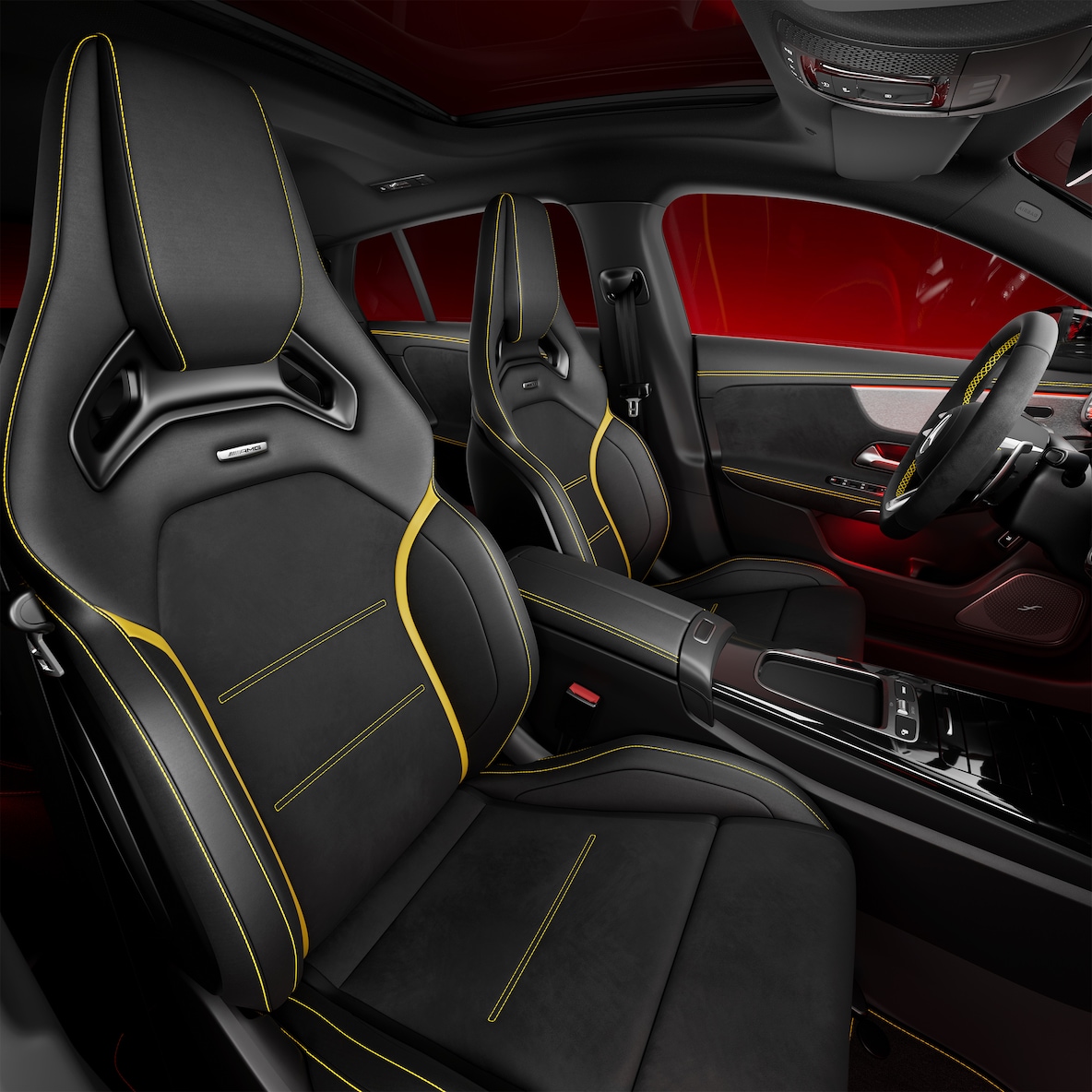 Het interieur van de Mercedes-AMG CLA Shooting Brake met AMG Performance-stoelen en AMG Performance-stuurwiel.