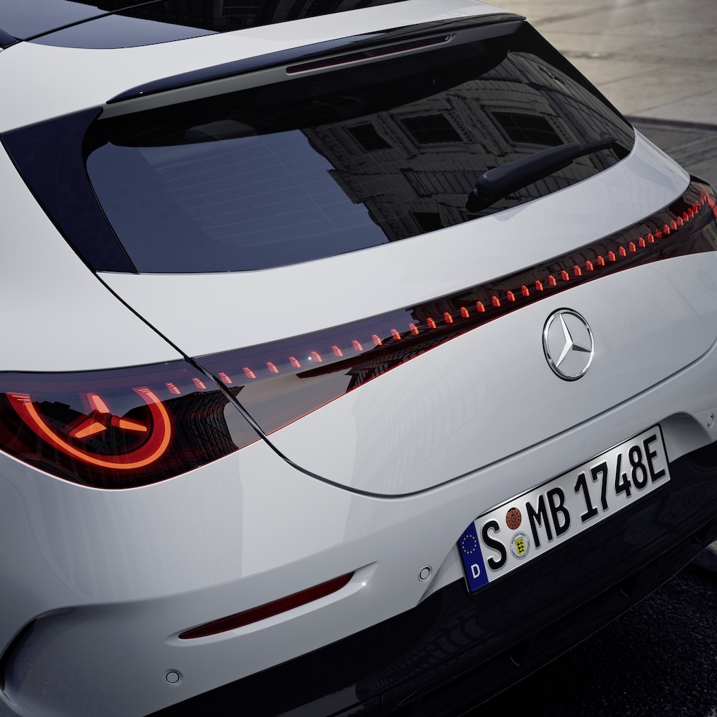 Le design arrière de l'extérieur du CLA Shooting Brake électrique avec technologie EQ.