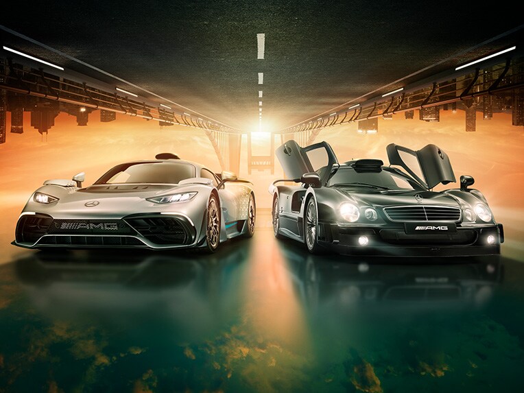 Vier Mercedes-Benz modellen naast elkaar voor het 55-jarige jubileum van Mercedes-AMG.