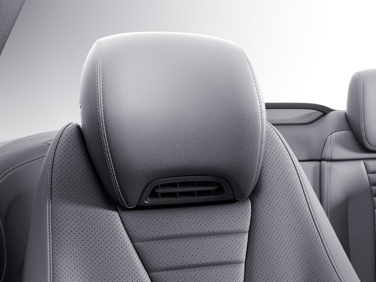 Stoelen met AIRSCARF in de Mercedes-Benz E-Klasse Cabriolet.