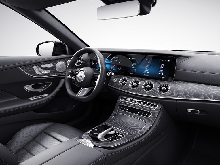 Interieur van de E-Klasse Cabriolet van Mercedes-Benz met AMG Line.
