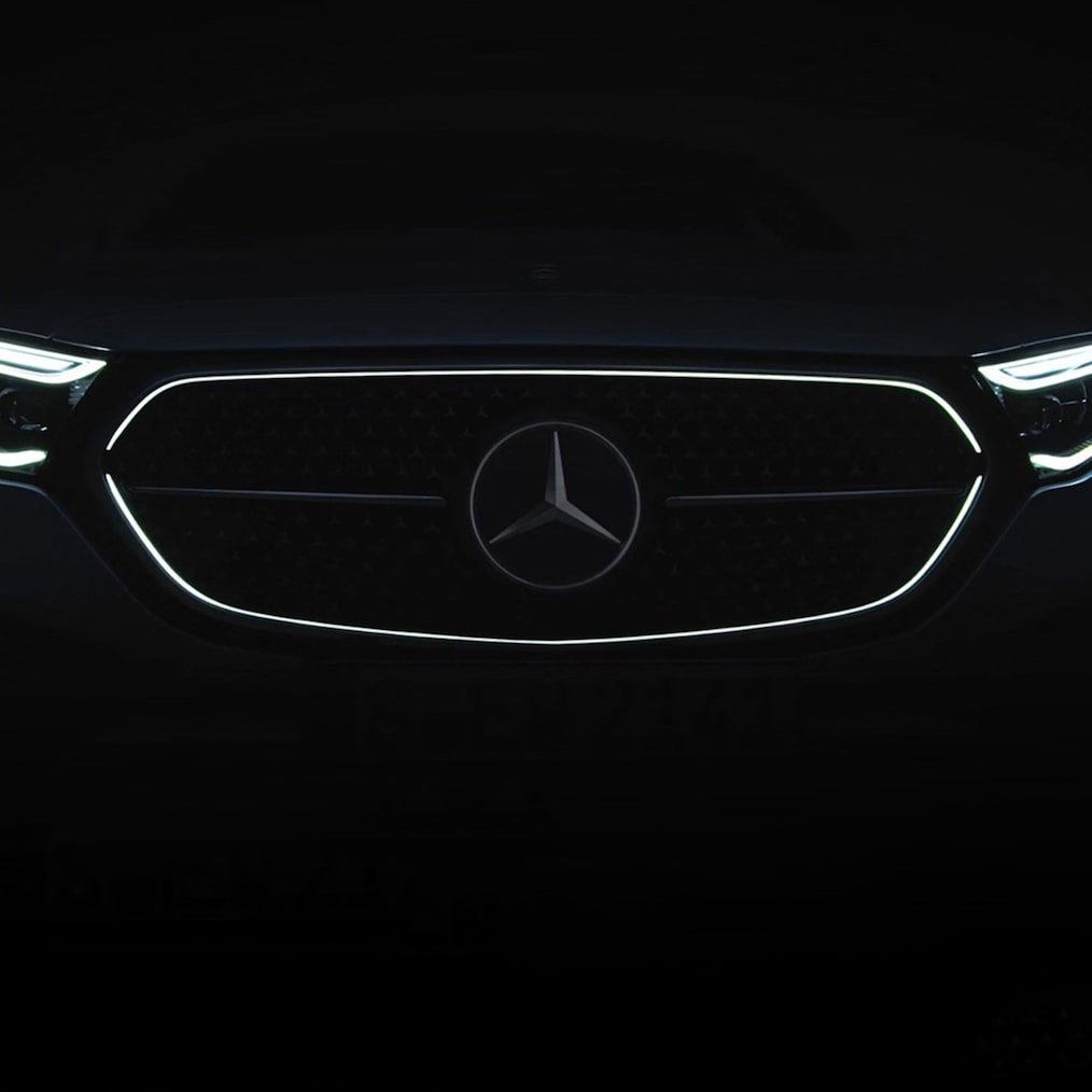 De verlichte grille van de Mercedes-Benz E-Klasse Break.