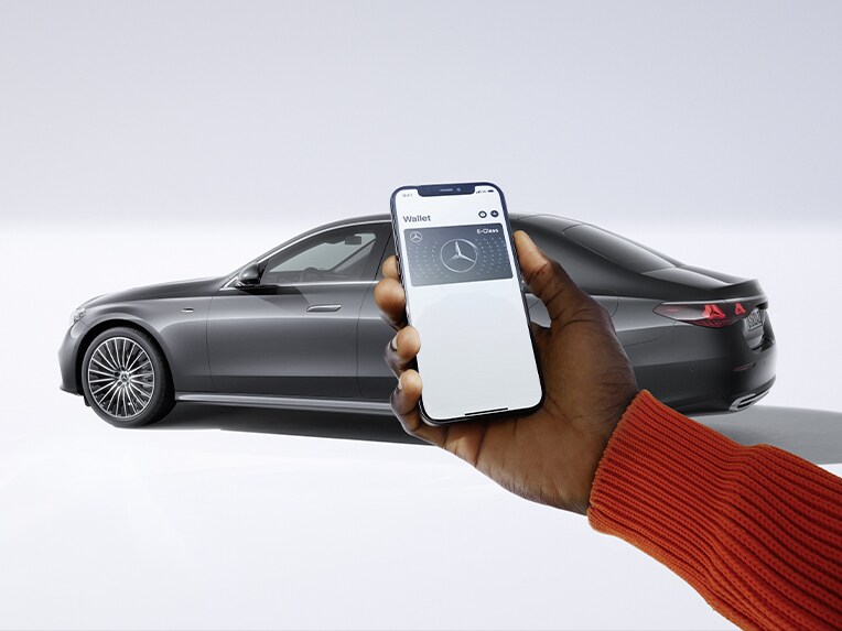 Digitale autosleutel van de E-Klasse Limousine van Mercedes-Benz.