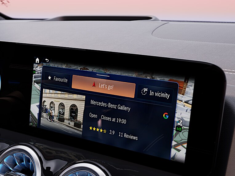 Plaatsgegevens verstrekt door Google in de EQA van Mercedes-Benz.