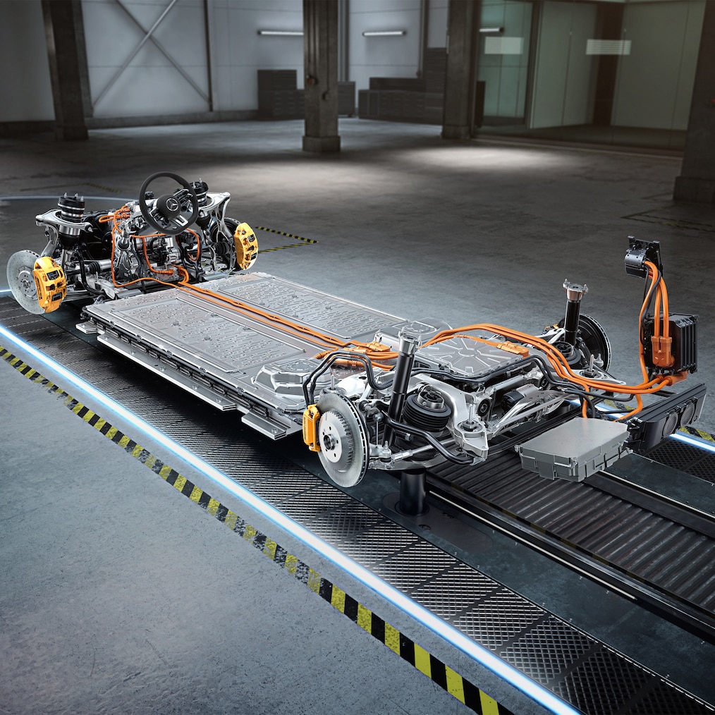 Le châssis avec chaîne cinématique de la Mercedes-AMG EQE+.
