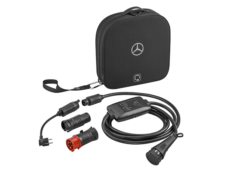 De EQE tijdens het opladen vanuit een Mercedes-Benz wallbox.
