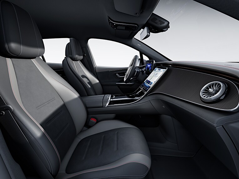 Het interieur van de Mercedes EQE met interieur AMG Line.
