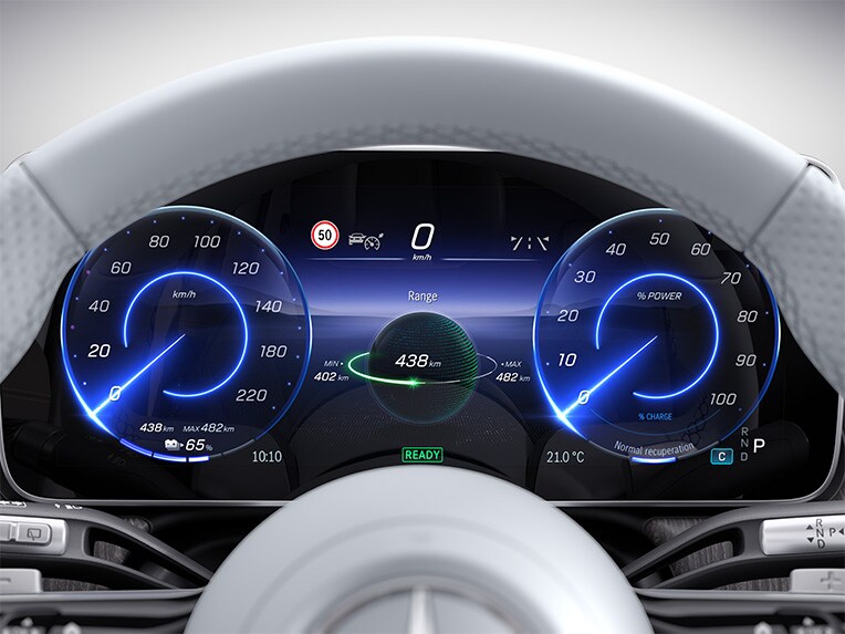 De actieve actieradiusassistent van de nieuwe Mercedes EQS SUV.