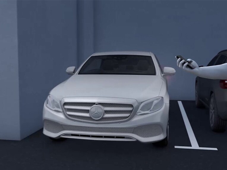 Een voorstelling van het parkeerpakket met remote-parkeerfuncties.