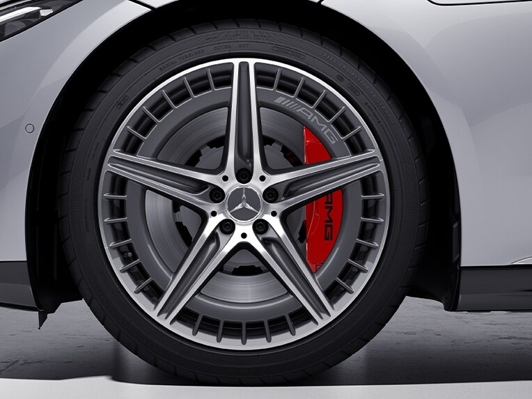 Étriers de frein rouges de la Mercedes-AMG 53 4MATIC+.