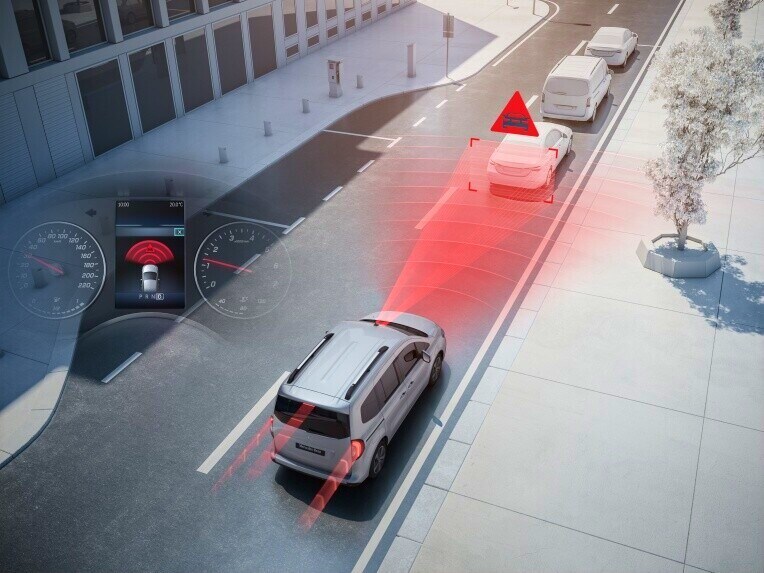 Actieve remassistent van de Mercedes-Benz EQT.