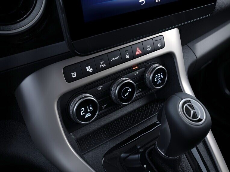 Automatische airconditioning THERMOTRONIC in de cockpit van de EQT.
