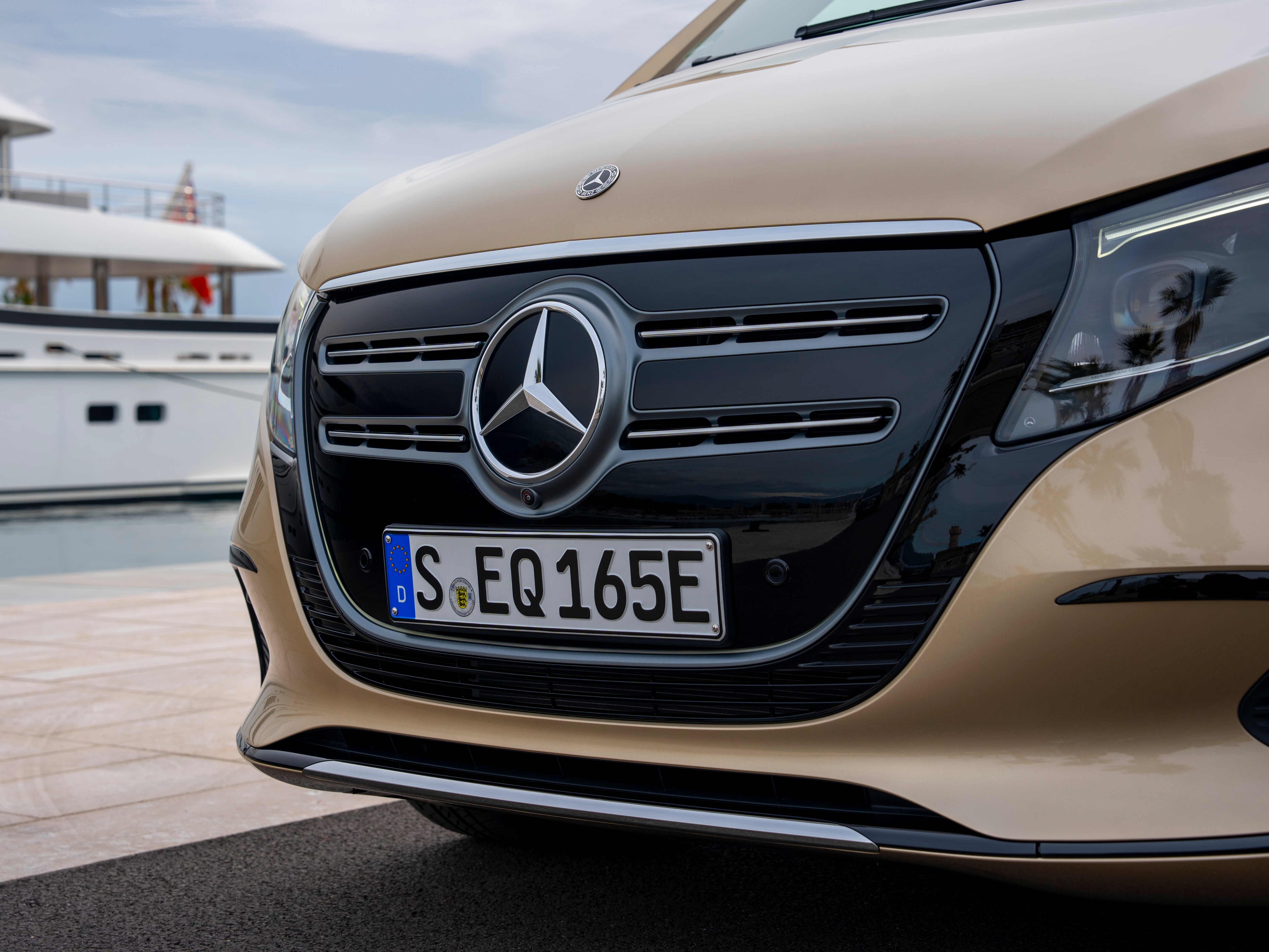 L'EQV fait preuve de grandeur&nbsp;: en matière de design moderne, de concept produit innovant et d'espace généreux.