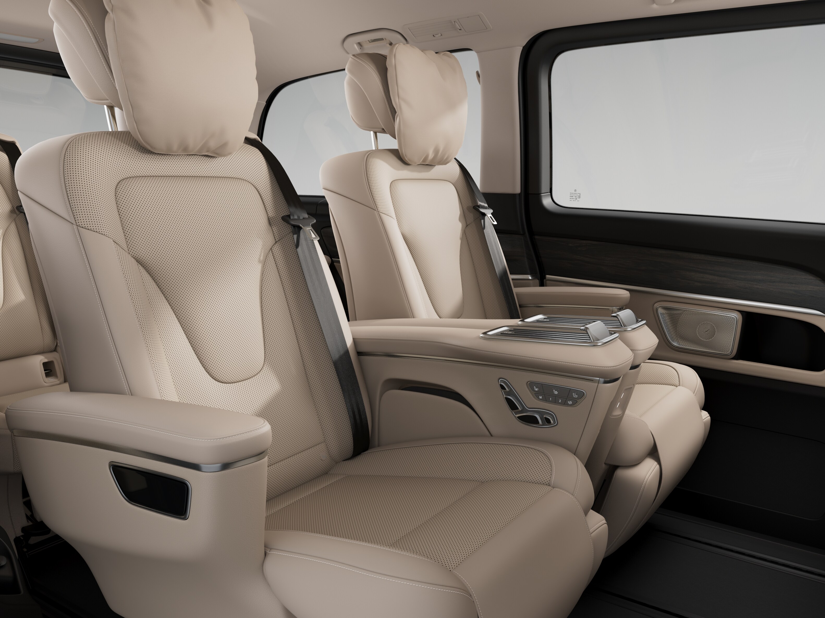 De luxestoelen op de eerste rij links en rechts van de Mercedes-Benz EQV.