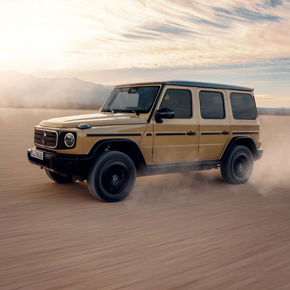 Affichages spécifiques au tout-terrain sur l'écran pour les instruments/l'écran média d'une Mercedes-Benz G 580 qui roule en tout-terrain.