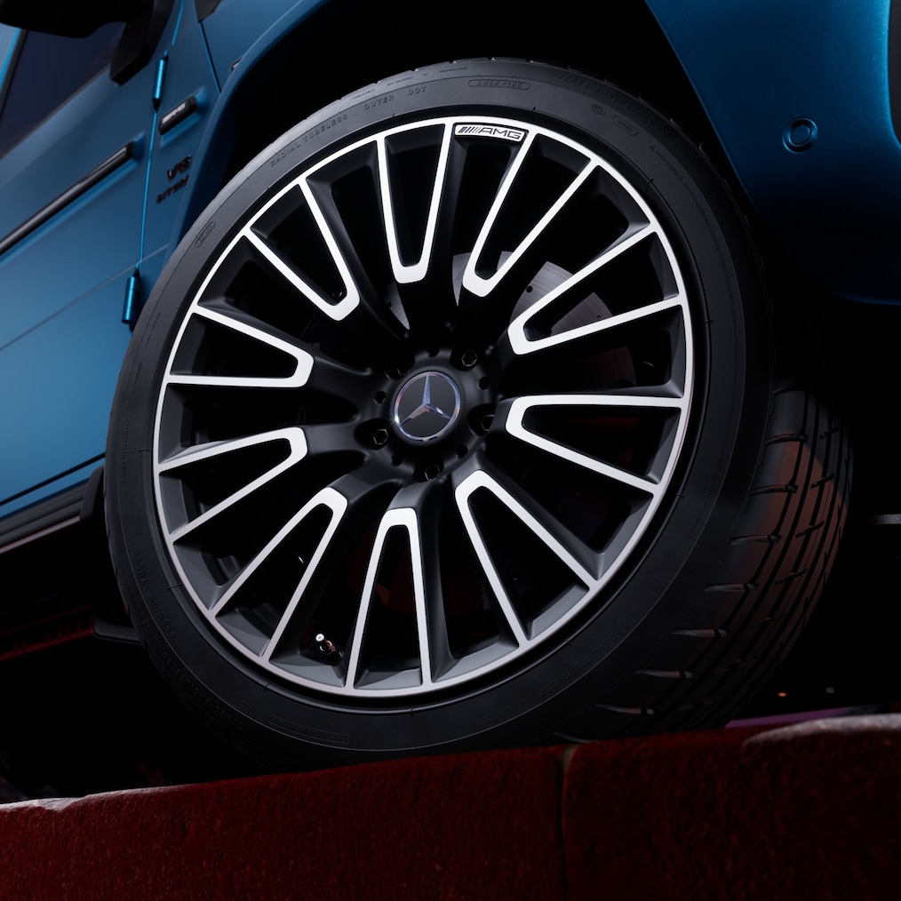 Gros plan d'une jante forgée AMG à branches en Y sur une Mercedes-AMG G 63 (RG4).