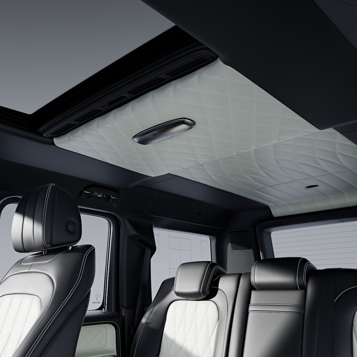 Zijaanzicht door de geopende passagiersdeur op de voorstoelen met MANUFAKTUR Full Leather Package.