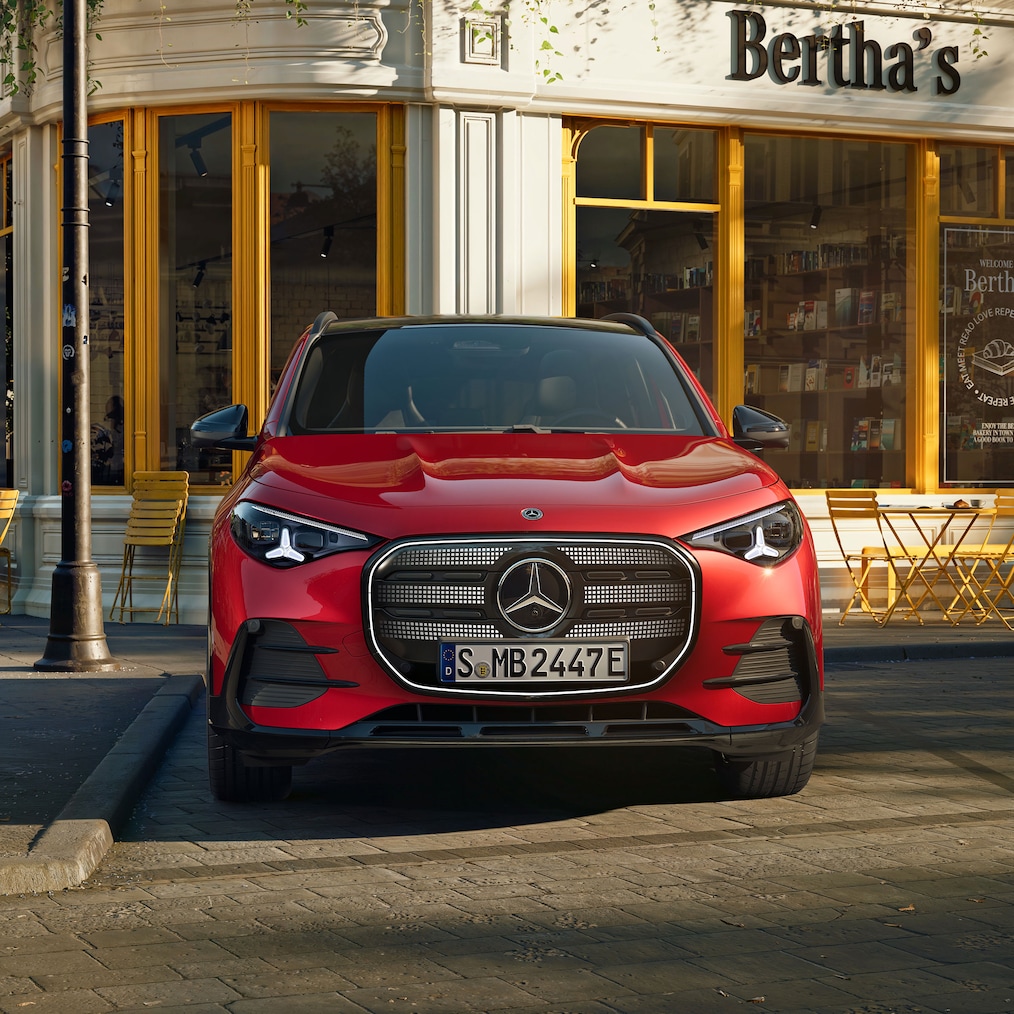 La calandre emblématique avec panneau éclairé du nouveau Mercedes-Benz GLA électrique.