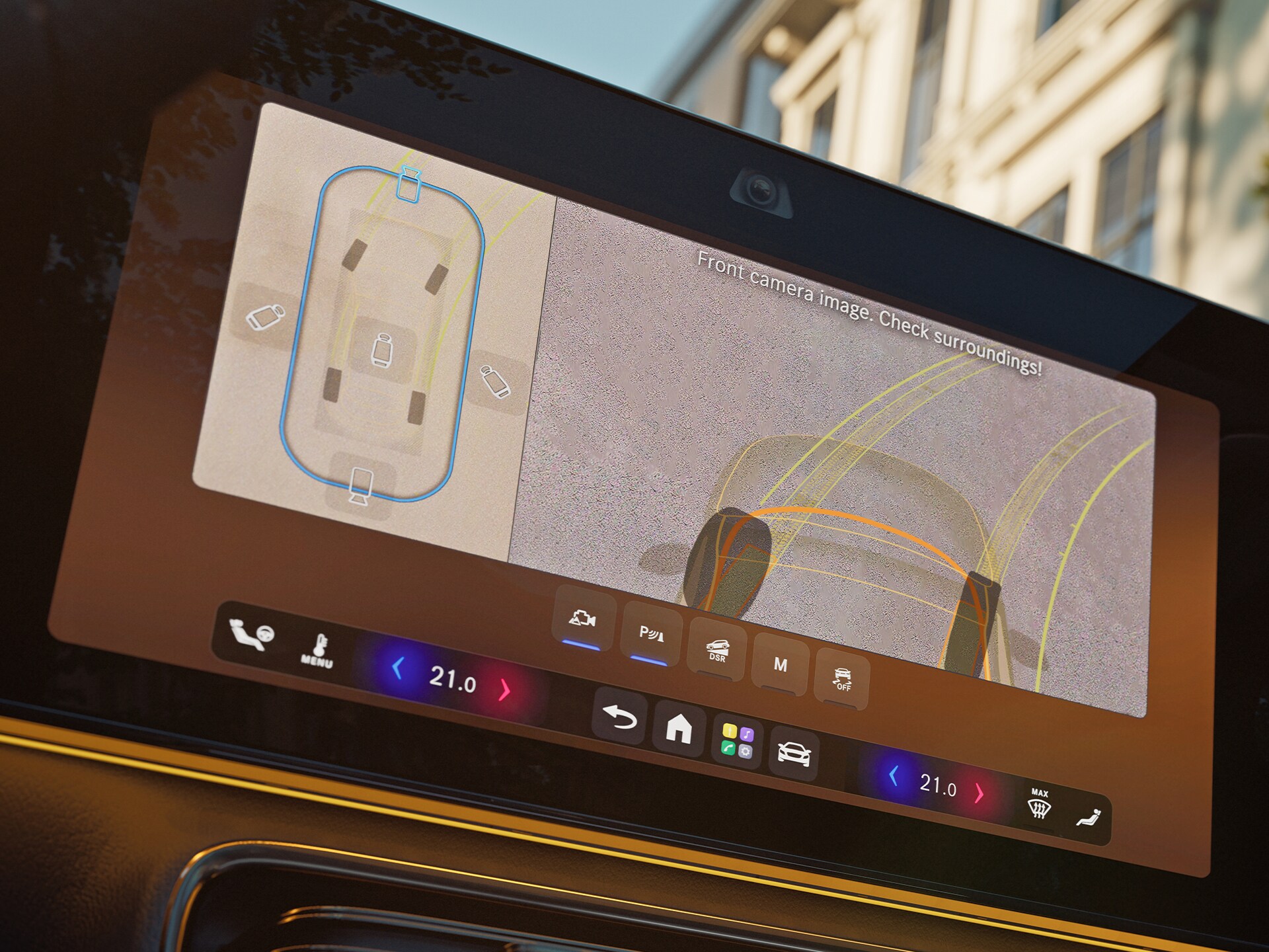 Le capot moteur transparent du nouveau GLA de Mercedes-Benz.