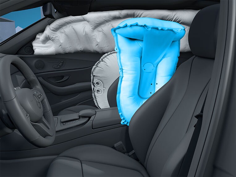 Le fonctionnement du système d’airbag médian dans la Mercedes-Benz GLC Coupé.
