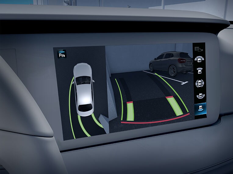 Le fonctionnement du Pack Stationnement avec caméras panoramiques dans la Mercedes-Benz GLC Coupé.