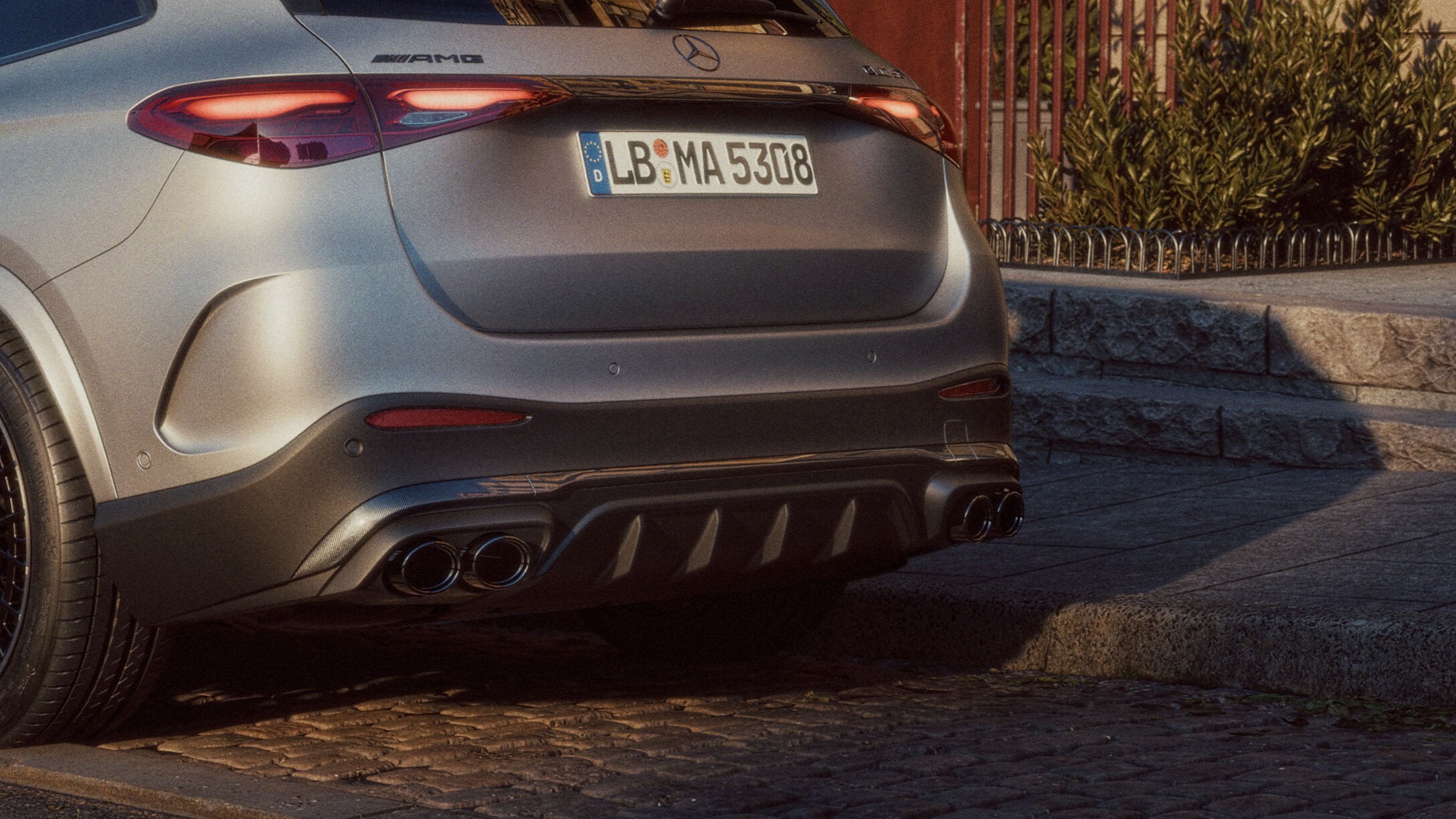 Carbon sierdelen in de nieuwe Mercedes-AMG GLC SUV.