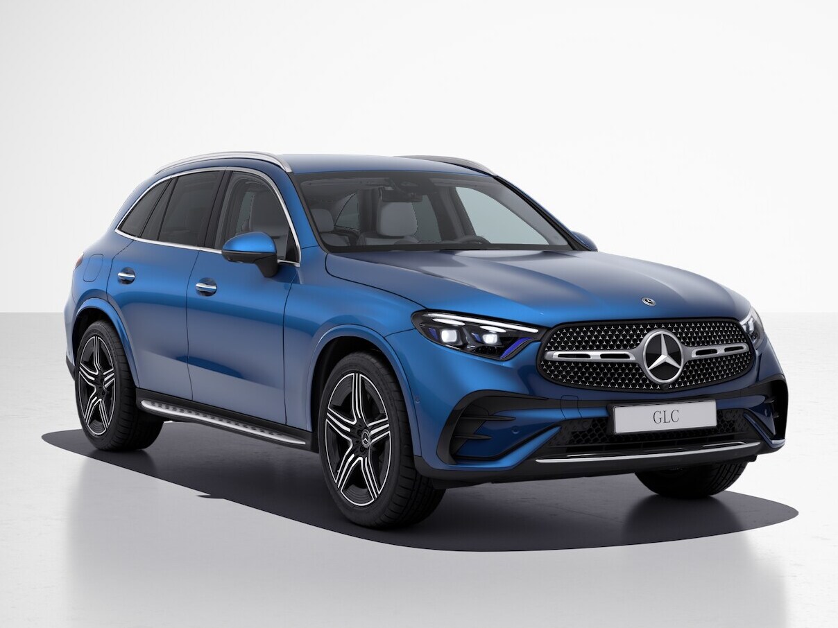 Le nouveau GLC SUV de Mercedes-Benz en vue de trois quarts avant avec AMG Line.