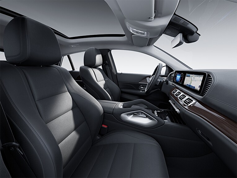 L’intérieur de la Mercedes-Benz GLE Coupé avec équipement de série.