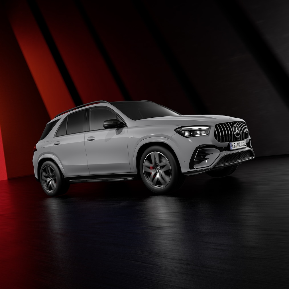 Vue dynamique d'une Mercedes-AMG GLE SUV (en mouvement) ou des trois modèles côte à côte.