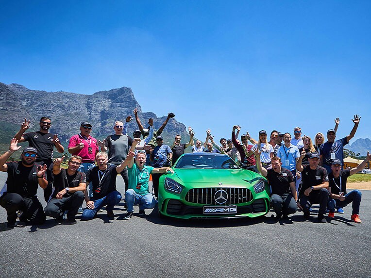 Une vue détaillée du logo Affalterbach de Mercedes-AMG.
