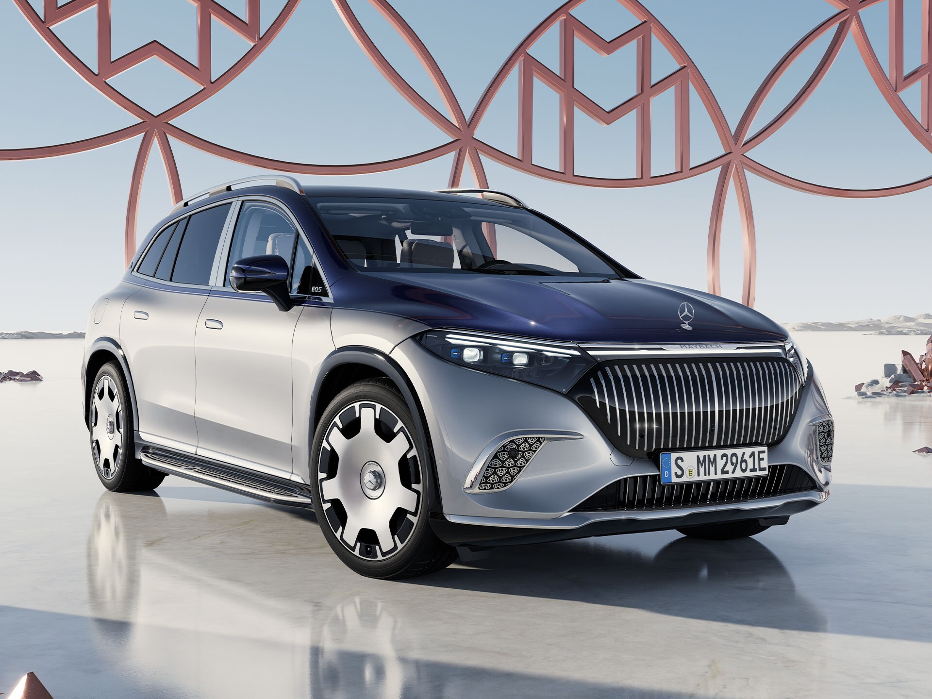 La Mercedes-Maybach EQS SUV vue de face.